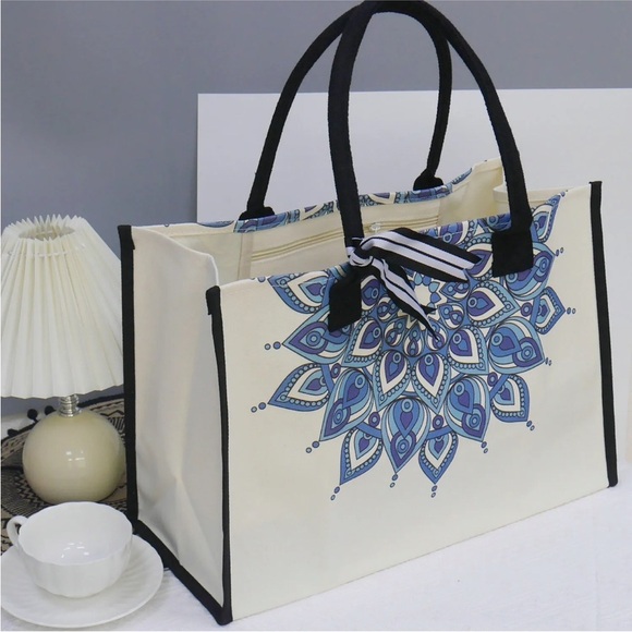 Festive Jute Tote with Hat. - Picture 4 of 6